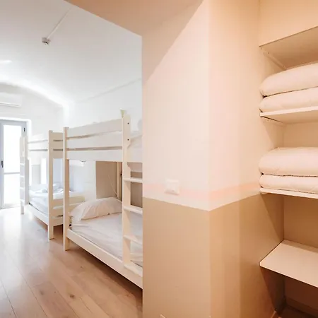 Hostel Tomato Backpackers *