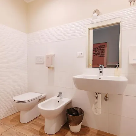 Tomato Backpackers Hostel Turin