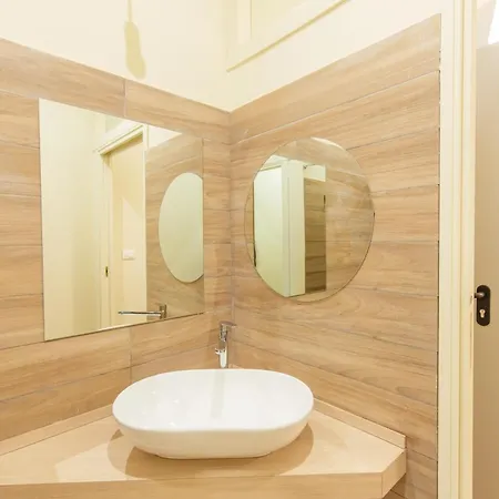 Хостел Tomato Backpackers *