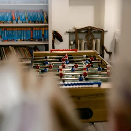 Tomato Backpackers Хостел *