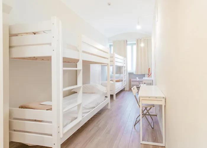 Tomato Backpackers Ostello