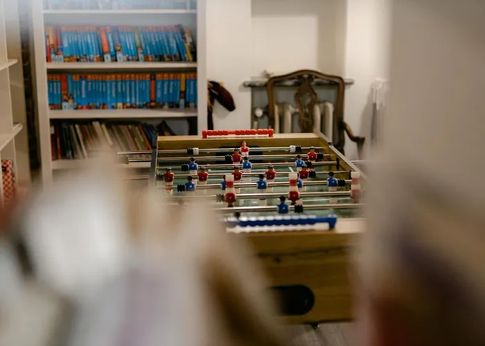 Tomato Backpackers Хостел *