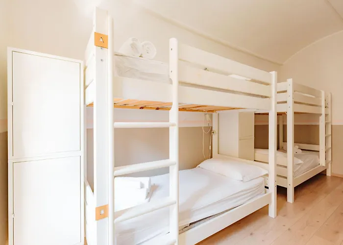 Tomato Backpackers Vandrarhem *